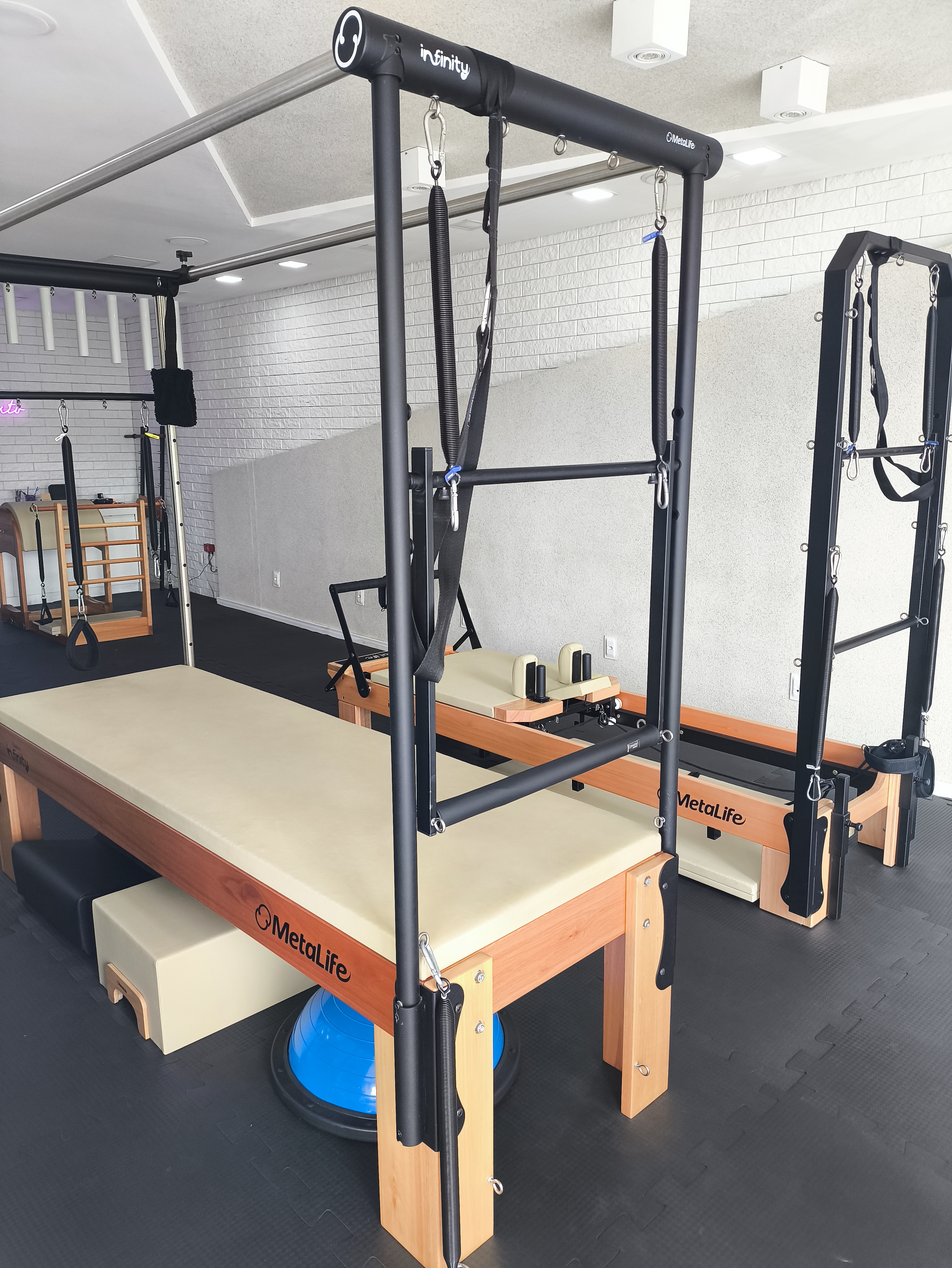 Equipamento Cadillac e reformer de pilates clínico no Vitta Sul Pilates